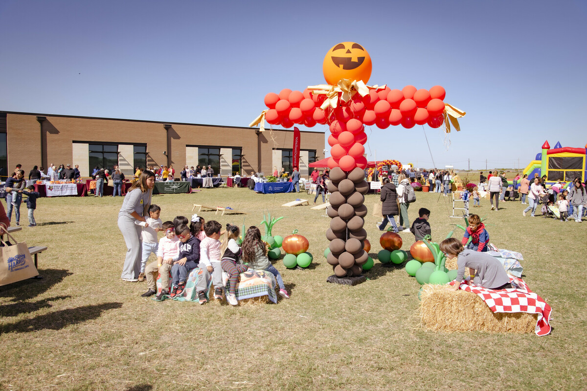 Community members enjoy Collin College Blooming Harvest.