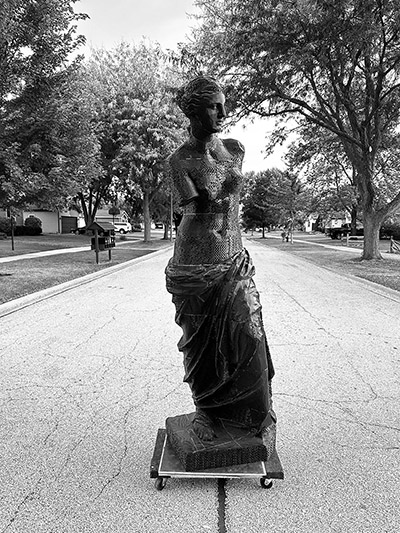 A sculpture by Eric Fuertes similar to the Venus di Milo in the middle of the street.